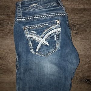 Grace in La jeans size 26